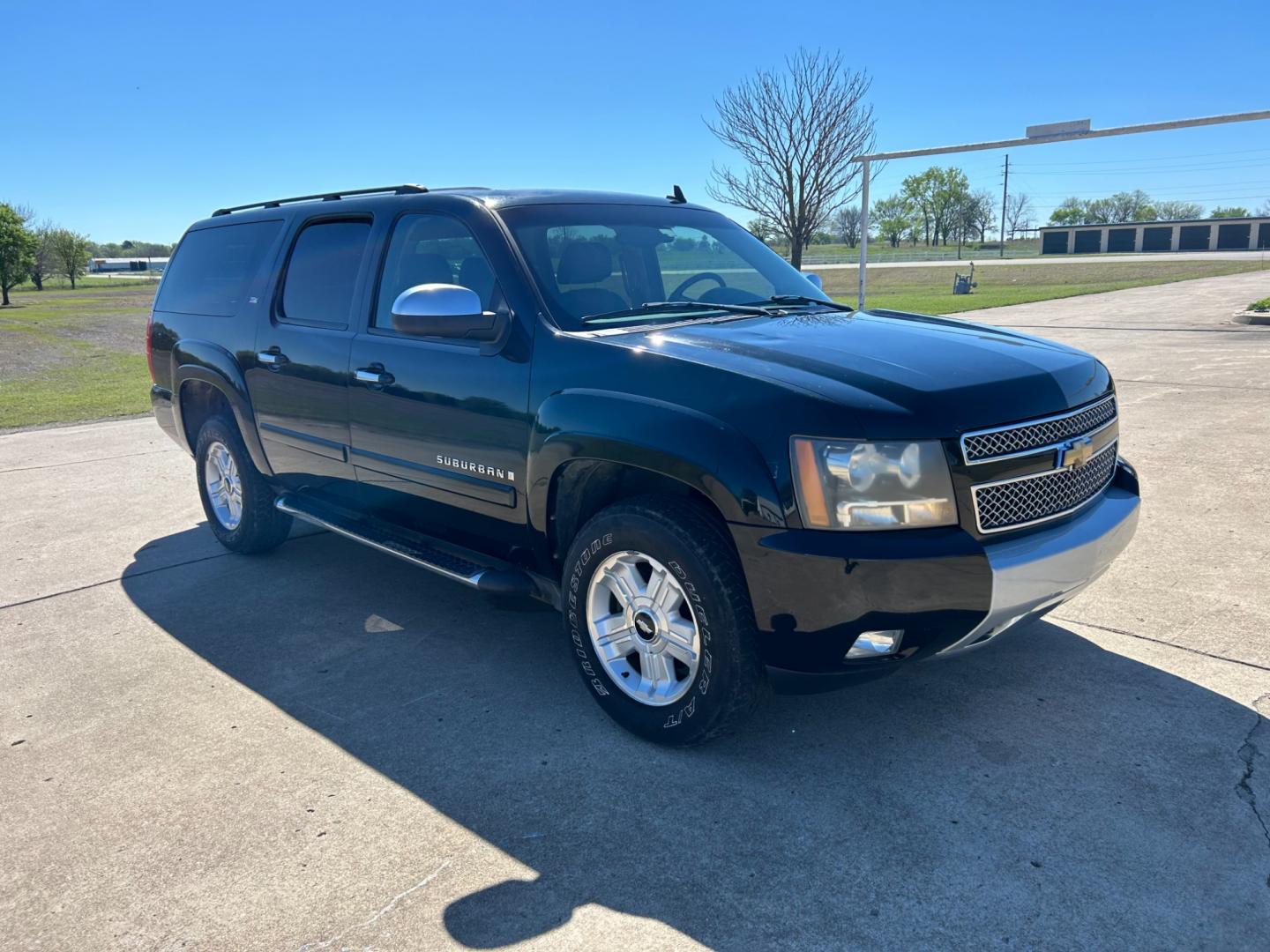 2007 BLACK /BLACK Chevrolet Suburban LS 1500 4WD (3GNFK16377G) with an 5.3L V8 OHV 16V FFV engine, 4-Speed Automatic Overdrive transmission, located at 17760 Hwy 62, Morris, OK, 74445, (918) 733-4887, 35.609104, -95.877060 - Photo#2